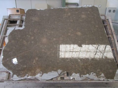 ¿Cuántas tablas externas desechas del bloque de piedra natural?